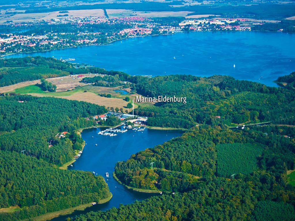 Marina Eldenburg - Ferienhauser Und Bootsverleih Am Tor Zur Muritz Waren  Dış mekan fotoğraf