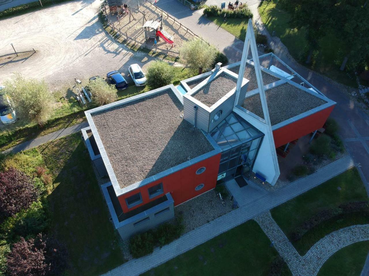 Marina Eldenburg - Ferienhauser Und Bootsverleih Am Tor Zur Muritz Waren  Dış mekan fotoğraf